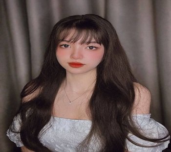 Ngân baby nghiện chơi từ phía sau